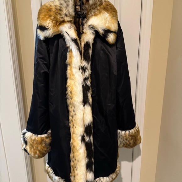 Pamela McCoy Spotted Tan and Black Teddy Jacket - Picture 6 of 9